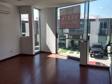 Casa venta valle de juriquilla Queretaro, condominio con alberca  precio de oportunidad