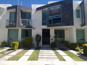 Casa venta valle de juriquilla Queretaro, condominio con alberca  precio de oportunidad
