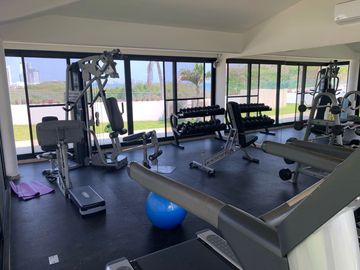 PENTHOUSE EN RENTA FRENTE AL MAR EN TORRE SENDERO I ARLETTE FLORES