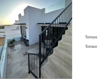 Villa con terraza y vista panorámica, Casa club, amenidades, El tezal, en venta.