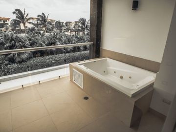 Departamento frente al mar, jacuzzi privado, en residencial privado con amenidad