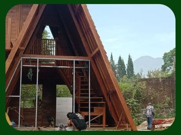 Rumah Villa Kayu 2 lantai SHM di kawasan wisata alam Megamendung Cisarua Puncak Bogor