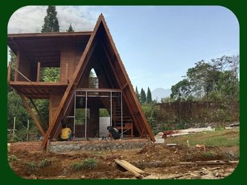 Rumah Villa Kayu 2 lantai SHM di kawasan wisata alam Megamendung Cisarua Puncak Bogor