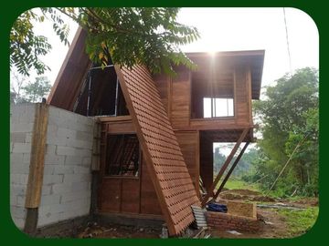 Rumah Villa Kayu 2 lantai SHM di kawasan wisata alam Megamendung Cisarua Puncak Bogor