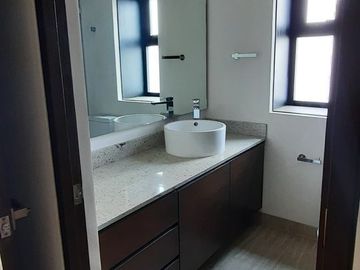 DEPARTAMENTO CON BONITA VISTA, BIEN UBICADO