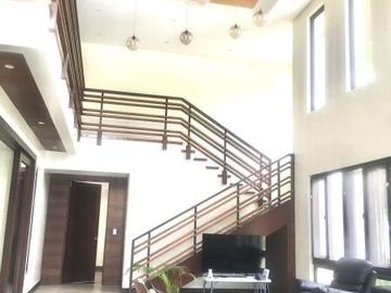 MODERN HOUSE WITH POOL FOR SALE IN ALABANG HILLS