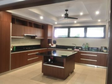 MODERN HOUSE WITH POOL FOR SALE IN ALABANG HILLS