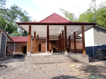 Tanah Luas Rumah Joglo dengan Pendopo dekat Candi Prambanan