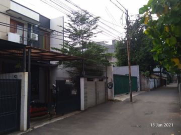 RUMAH MODERN SIAP HUNI DI KALIBATA JAKARTA SELATAN
