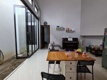 Rumah Bersih Hadap Timur Di Area Bintaro Sektor 1 Jaksel - Sc 5890 BR
