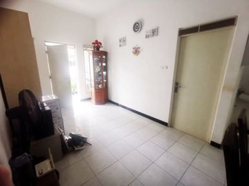 Di Sewakan Rumah 3 Kamar Siap Huni Dekat Tol di Taman Kopo Indah Bandung