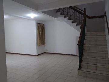 Jual rumah komplek perumahan villa valencia- lontar