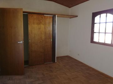 Casa en 2 plantas, ph al fondo con entrada propia independiente -  Lisandro de la Torre 3400, 3 ambientes, 2 baños, cochera. A estrenar!