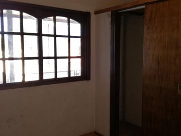 Casa en 2 plantas, ph al fondo con entrada propia independiente -  Lisandro de la Torre 3400, 3 ambientes, 2 baños, cochera. A estrenar!