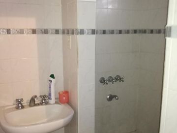 Casa en 2 plantas, ph al fondo con entrada propia independiente -  Lisandro de la Torre 3400, 3 ambientes, 2 baños, cochera. A estrenar!