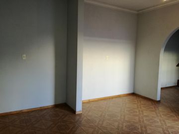 Casa en 2 plantas, ph al fondo con entrada propia independiente -  Lisandro de la Torre 3400, 3 ambientes, 2 baños, cochera. A estrenar!