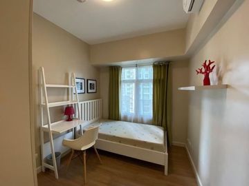 FOR RENT: 3 Bedroom in Two Serendra Red Oak