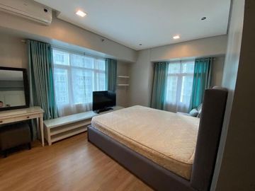 FOR RENT: 3 Bedroom in Two Serendra Red Oak