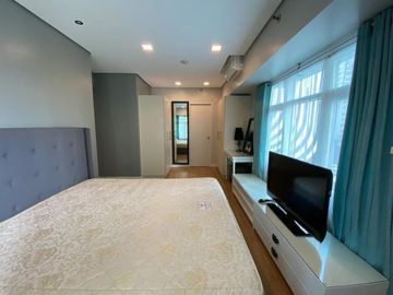 FOR RENT: 3 Bedroom in Two Serendra Red Oak