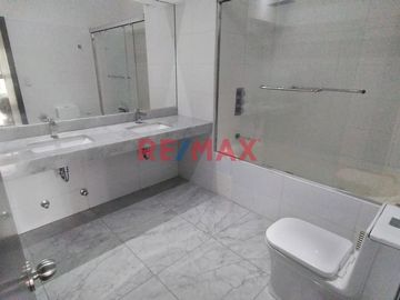 Venta Departamento Surco Condominio Moon 3 Dorms, 3 baños, Terraza
Dormitorio Principal con Closet y baño completo
2 dormitorios con closet
Baño co
