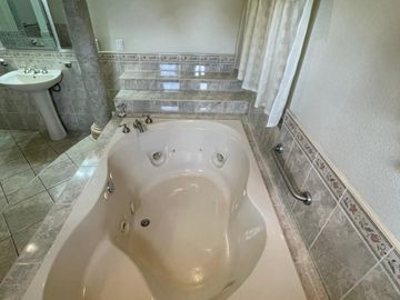CASA EN VENTA FRACC. SAN ANTONIO EN CD. CUAUHTÉMOC, CHIHUAHUA.