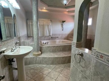 CASA EN VENTA FRACC. SAN ANTONIO EN CD. CUAUHTÉMOC, CHIHUAHUA.