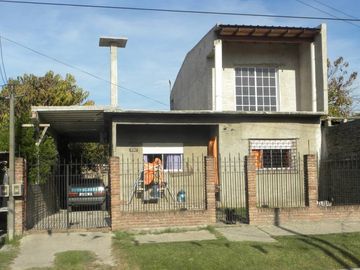 Casa en venta en Isidro Casanova