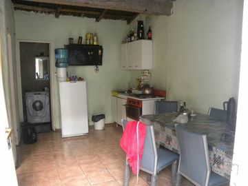Casa en venta en Isidro Casanova