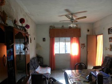 Casa en venta en Isidro Casanova