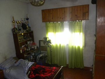 Casa en venta en Isidro Casanova