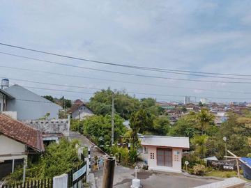 RUMAH MEWAH DENGAN KOLAM RENANG DI JALAN KYAI MOJO YOGYAKARTA