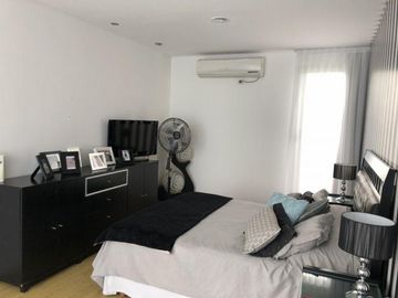 Hermosa Casa en Barrio Brikcland Canning) . Tres Domritorios, Piscina y Quincho