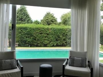Hermosa Casa en Barrio Brikcland Canning) . Tres Domritorios, Piscina y Quincho