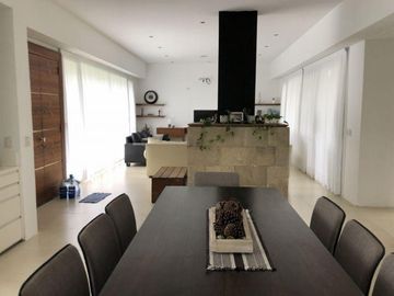 Hermosa Casa en Barrio Brikcland Canning) . Tres Domritorios, Piscina y Quincho