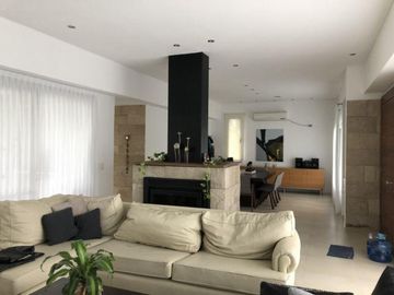 Hermosa Casa en Barrio Brikcland Canning) . Tres Domritorios, Piscina y Quincho