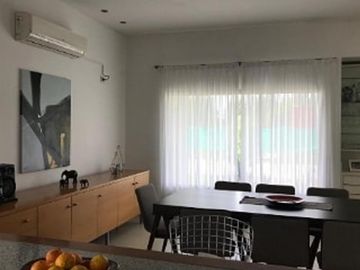 Hermosa Casa en Barrio Brikcland Canning) . Tres Domritorios, Piscina y Quincho