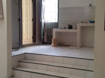 Rumah disewakan Simpang Darmo Permai Selatan