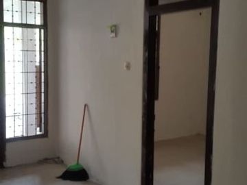 Rumah disewakan Simpang Darmo Permai Selatan