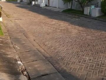 Rumah Taman Rivera regency - Rungkut, rumah cantik siap huni Listrik 2200 token