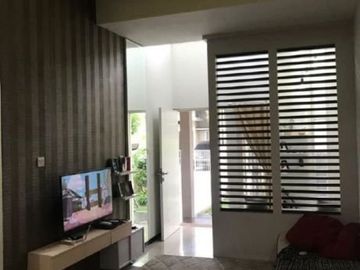 Rumah Taman Rivera regency - Rungkut, rumah cantik siap huni Listrik 2200 token