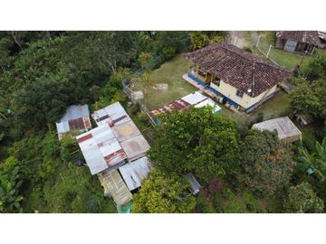 PEQUEÑA FINCA EN FILANDIA