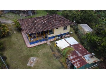 PEQUEÑA FINCA EN FILANDIA