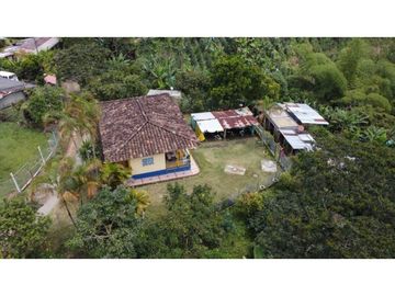 PEQUEÑA FINCA EN FILANDIA