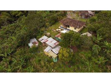 PEQUEÑA FINCA EN FILANDIA