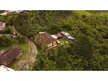 PEQUEÑA FINCA EN FILANDIA