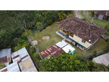 PEQUEÑA FINCA EN FILANDIA
