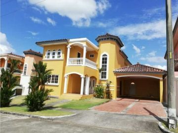 Se vende casa en Rainforest Village PH Las Huacas
