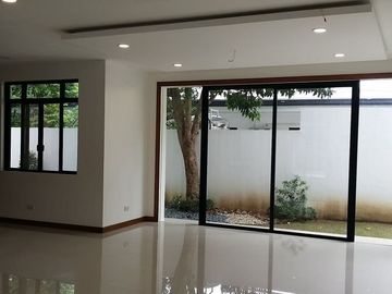 MODERN DESIGN OPEN LAY-OUT BRAND NEW HOUSE BF HOMES