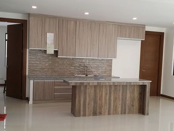 MODERN DESIGN OPEN LAY-OUT BRAND NEW HOUSE BF HOMES