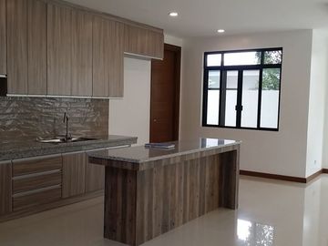 MODERN DESIGN OPEN LAY-OUT BRAND NEW HOUSE BF HOMES